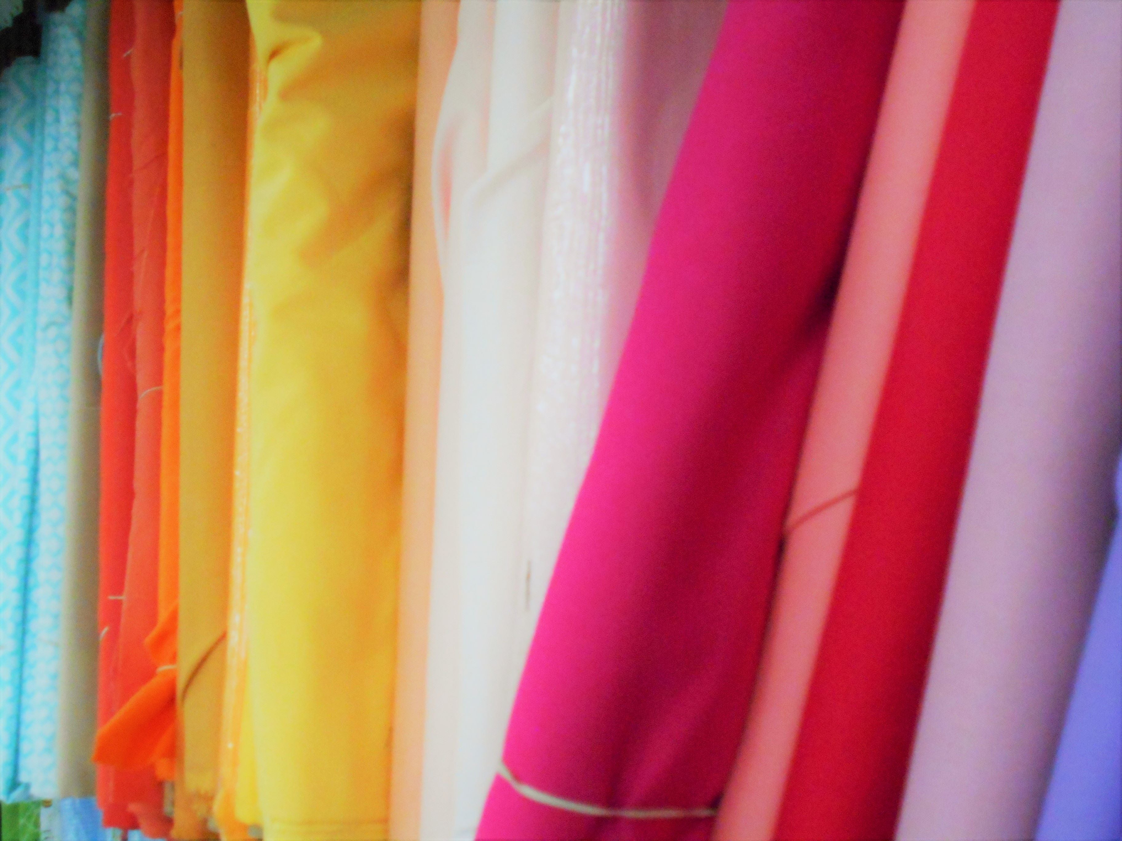 what is organza fabric and how to use it? – Amazing Warehouse inc.